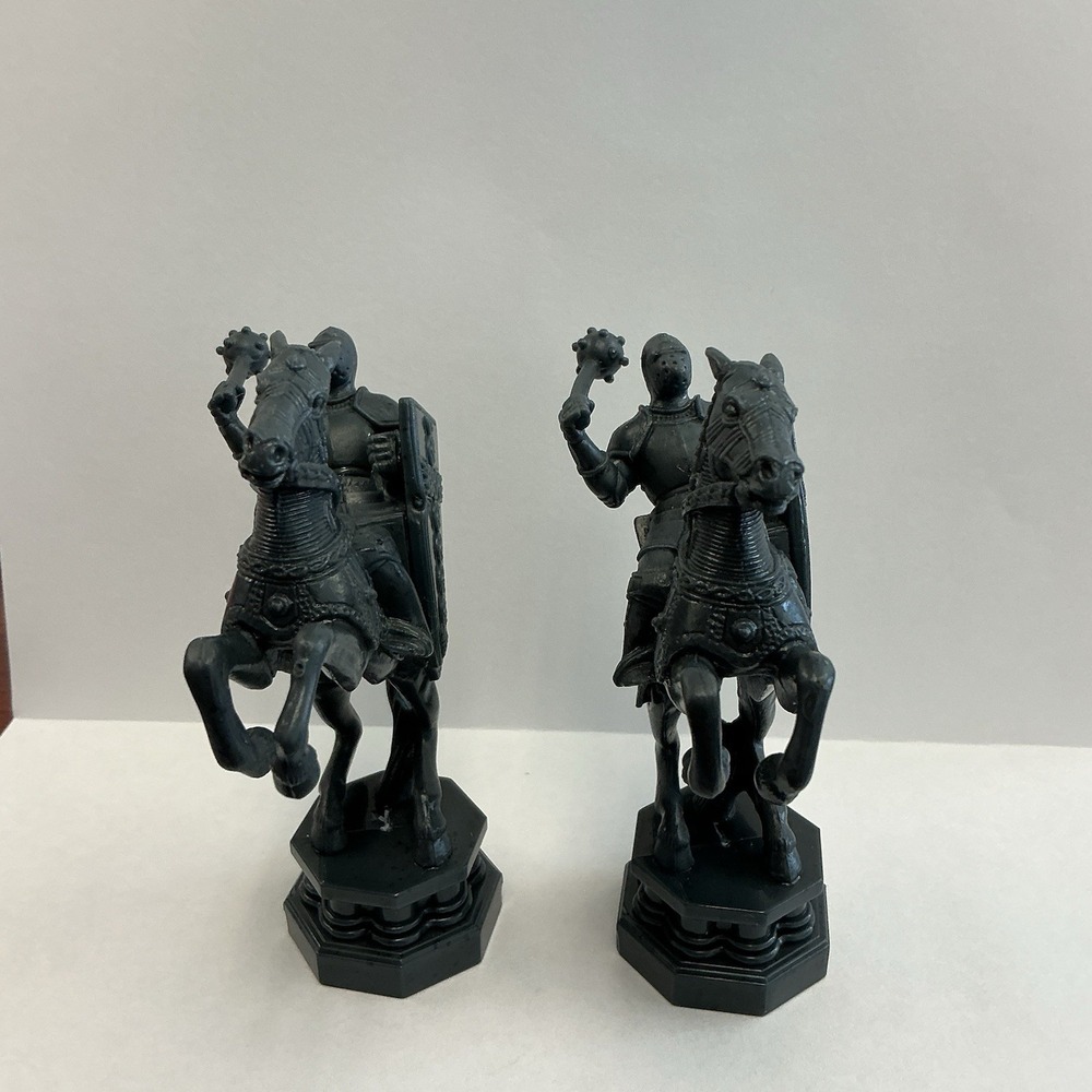 2002 Harry Potter Wizard Chess Set Replacement 2 Black Knights Plastic Pieces - Picture 4 of 4